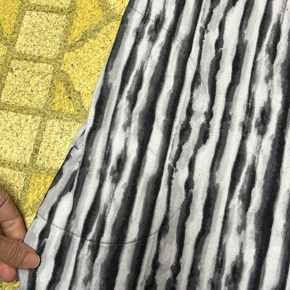 EUC Vera Wang long top - Picture 5 of 15